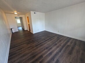 Cheryl Lane Apartments in Valley Park, MO - Foto de edificio - Interior Photo