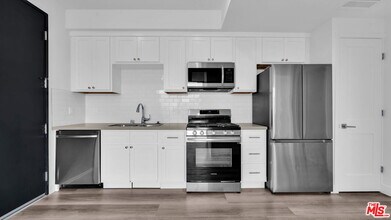 667 Wilton Pl in Los Angeles, CA - Building Photo - Building Photo