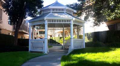 Hillcrest Village Senior Living in Anaheim, CA - Building Photo - Building Photo