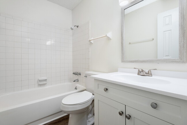 597 Huntington Pky, Unit B