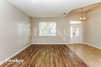 6221 Beldon Dr in Mount Dora, FL - Foto de edificio - Building Photo