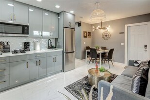 2302 Taylor St in Hollywood, FL - Building Photo