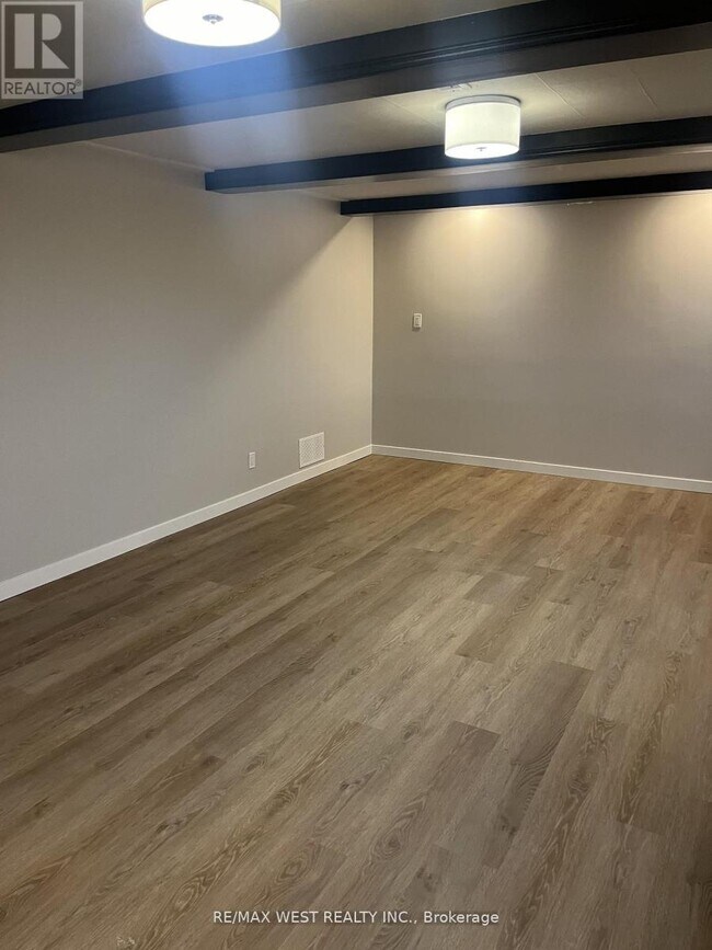 35 Lilywood Rd in Toronto, ON - Building Photo - Building Photo