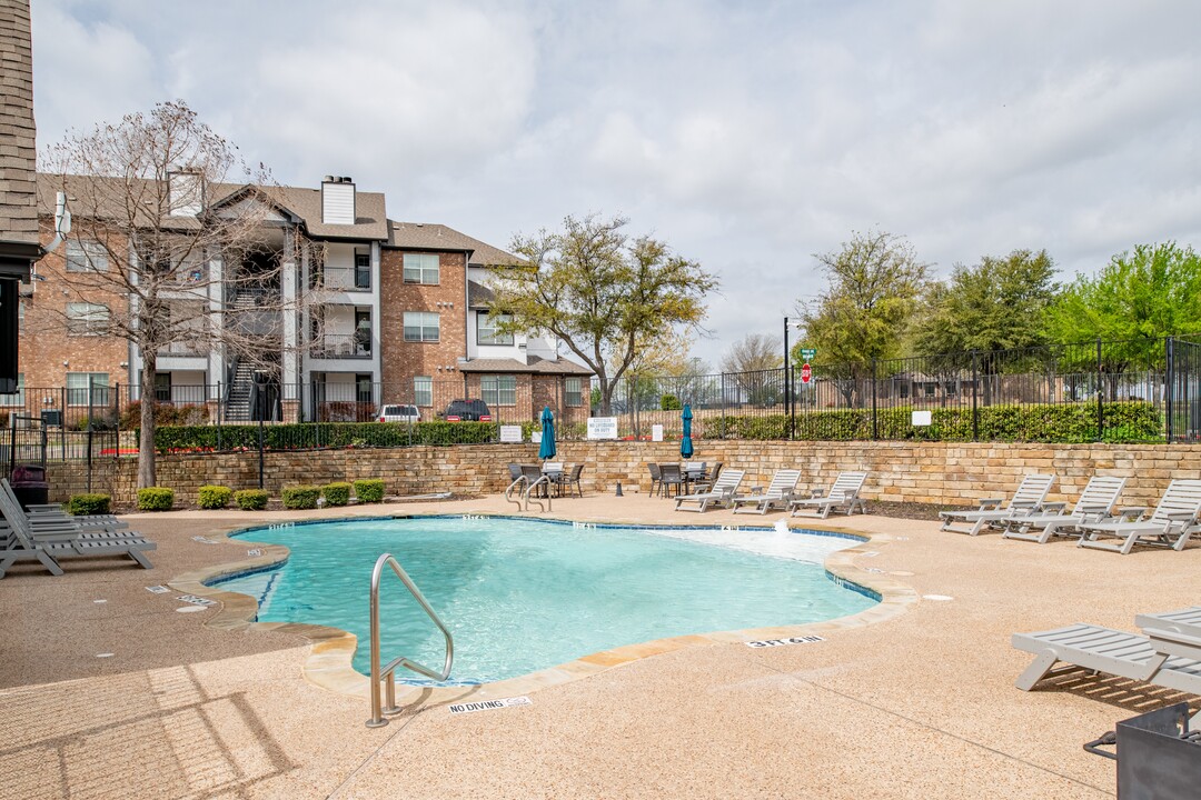 The Life at Westland Estates in Fort Worth, TX - Building Photo