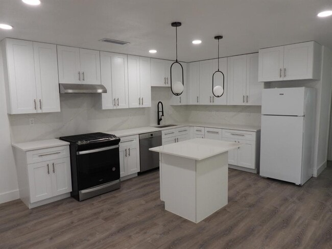 property at 1621 Rutland Dr