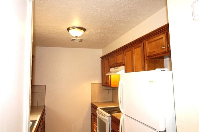 118 NE 12th St in Moore, OK - Building Photo - Building Photo