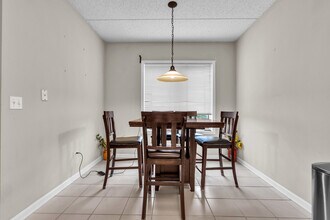 11 S Wille St in Mount Prospect, IL - Building Photo - Building Photo