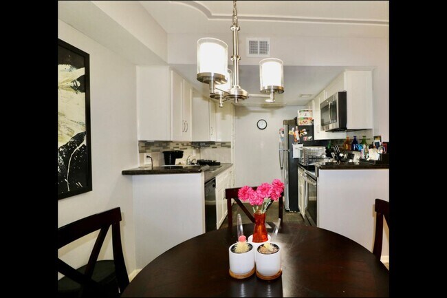 855 Augusta Dr in Houston, TX - Building Photo - Building Photo