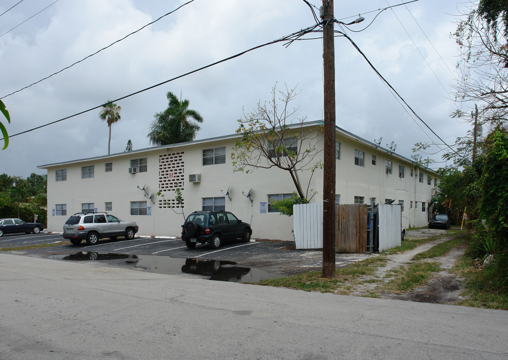 Sea Diamond Apartments in Fort Lauderdale, FL - Building Photo