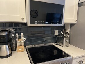 35 Grove St in Boston, MA - Building Photo - Building Photo