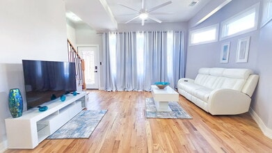 1023 N Central Ave, Unit 1 in Chicago, IL - Foto de edificio - Building Photo