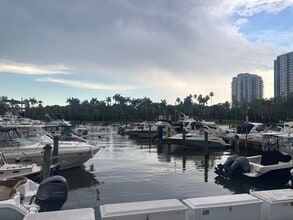 1700 NW North River Dr, Unit 107 in Miami, FL - Building Photo - Building Photo