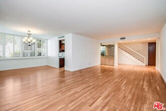 211 S Spalding Dr in Beverly Hills, CA - Foto de edificio - Building Photo