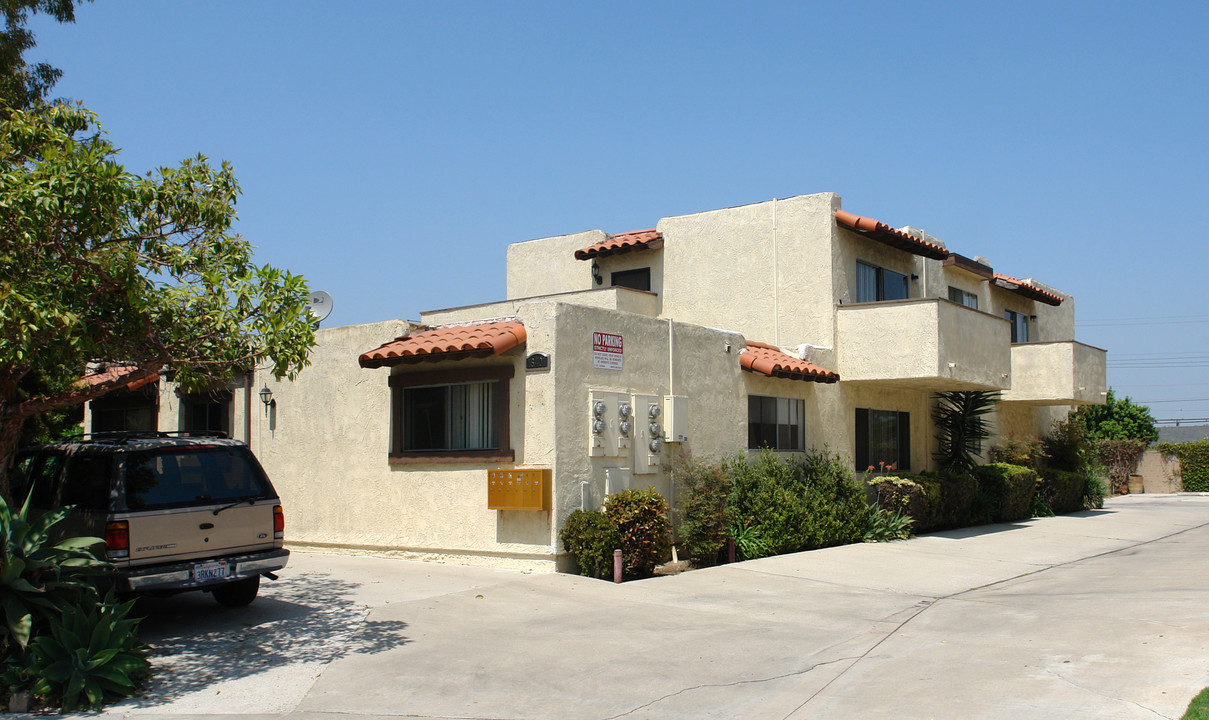 16401 Waterway Cir in Huntington Beach, CA - Building Photo