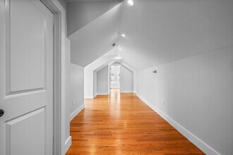 170 Calumet St, Unit 170 Calumet St. #2 in Boston, MA - Foto de edificio - Building Photo