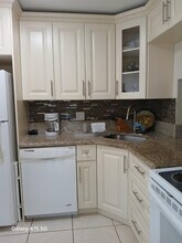 6021 NW 61st Ave in Tamarac, FL - Building Photo - Building Photo