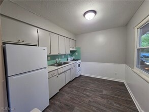 1283 Ottawa Ave in Akron, OH - Building Photo - Building Photo