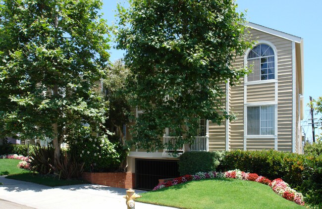 3732 Veteran Ave in Los Angeles, CA - Foto de edificio - Building Photo