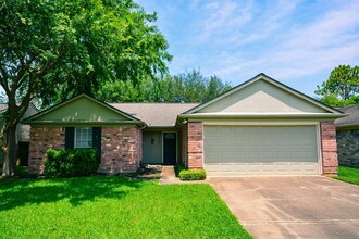 3003 Old Fort Rd in Sugar Land, TX - Building Photo - Building Photo