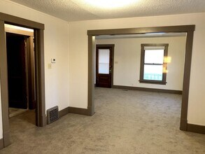 407 N Maple St in Hutchinson, KS - Building Photo - Building Photo