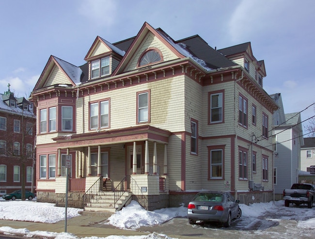 725 2nd St in Fall River, MA - Building Photo - Building Photo