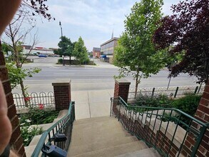 120 E Mound St, Unit 2 in Columbus, OH - Foto de edificio - Building Photo