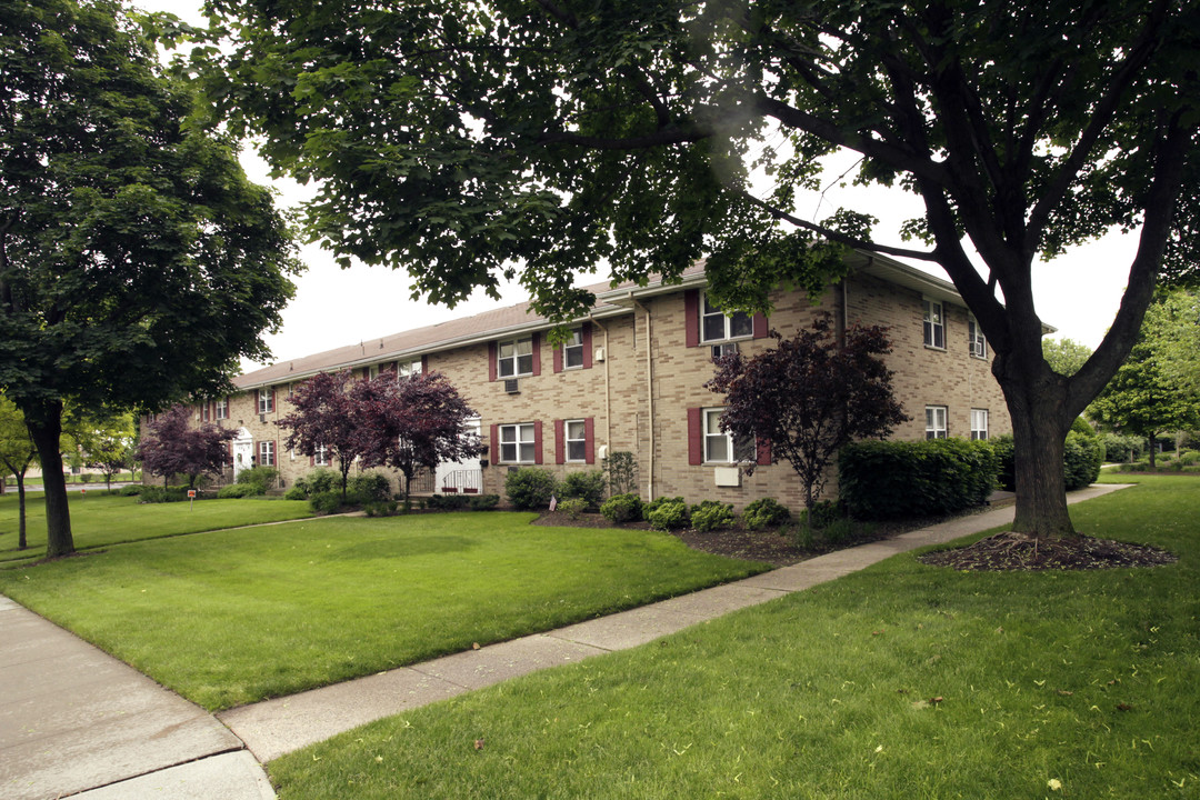 Ottawa House in Hasbrouck Heights, NJ - Building Photo