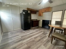 11899 Atlantic Cir in Boca Raton, FL - Building Photo