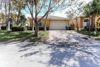 9118 SW 161st Terrace in Palmetto Bay, FL - Foto de edificio - Building Photo