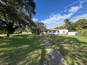 1285 NE 143rd St in North Miami, FL - Building Photo - Building Photo