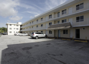 Apartamentos Gijon in Miami, FL - Building Photo - Building Photo