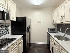 884 College Pkwy in Rockville, MD - Building Photo - Building Photo