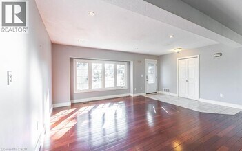9724 Twenty Rd W in Hamilton, ON - Building Photo - Building Photo