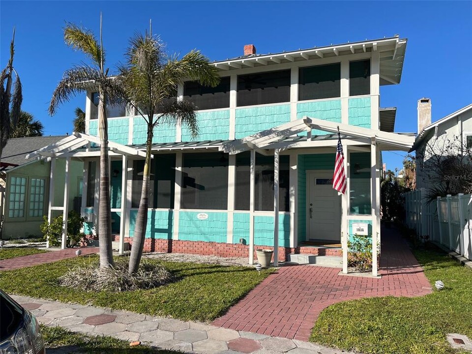 103 7th St E in St Pete Beach, FL - Building Photo