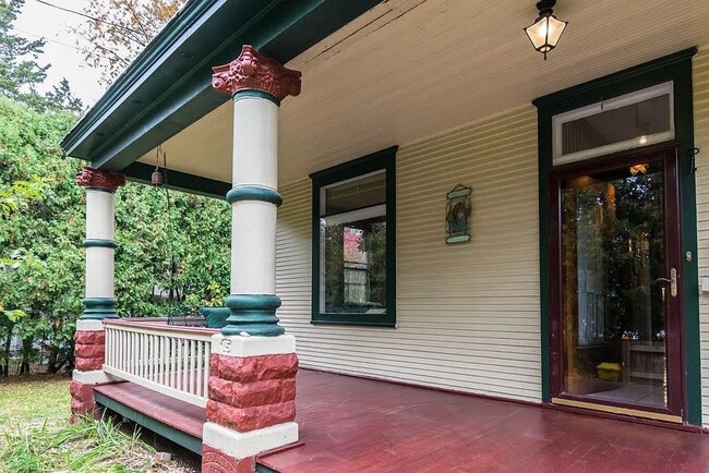 2451 Pennsylvania Ave in Dubuque, IA - Building Photo - Building Photo