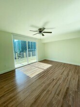 110 SW 12th St in Miami, FL - Foto de edificio - Building Photo
