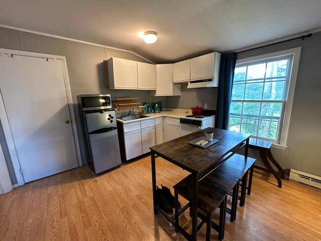 419 Leedsville Rd in Amenia, NY - Foto de edificio - Building Photo