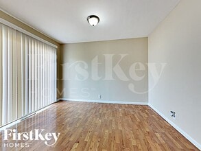 8920 Woody Trail in Wonder Lake, IL - Foto de edificio - Building Photo