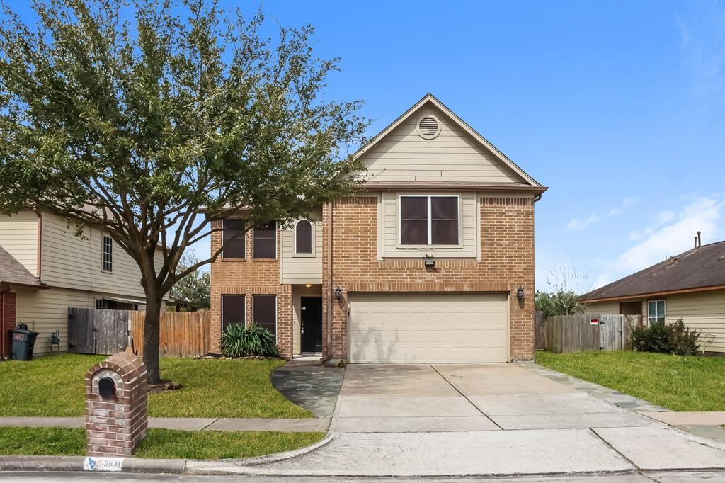 5631 Cinnamon Lake Dr in Baytown, TX - Building Photo