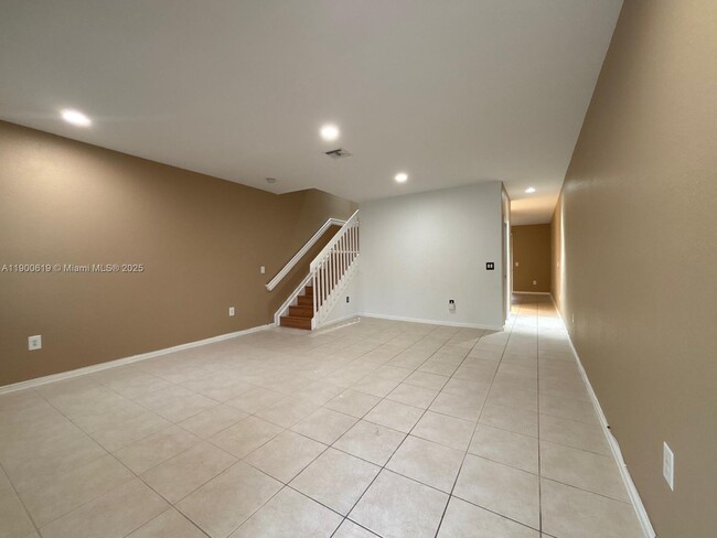 8354 SW 29th St in Miramar, FL - Building Photo - Building Photo