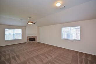 8334 Loetsch Ridge Way in Spring, TX - Foto de edificio - Building Photo