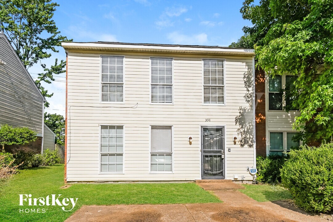 3041 McVay Trail Dr in Memphis, TN - Building Photo