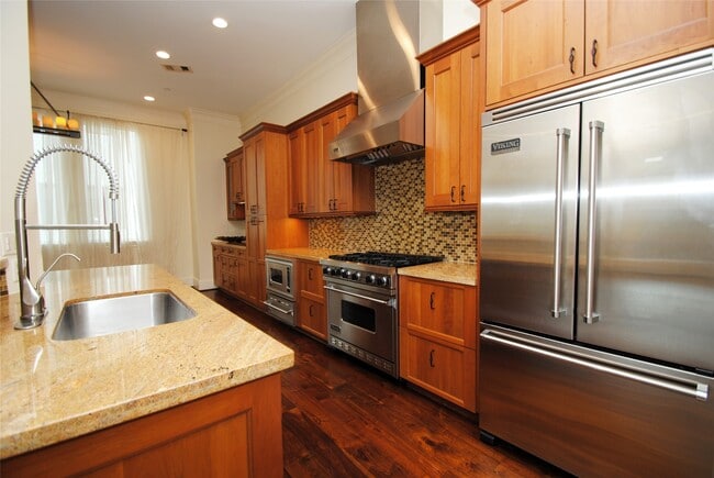 property at 302 Calle Sevilla Pl