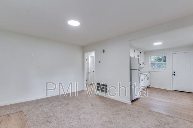 4311 E Lincoln St in Wichita, KS - Building Photo - Building Photo