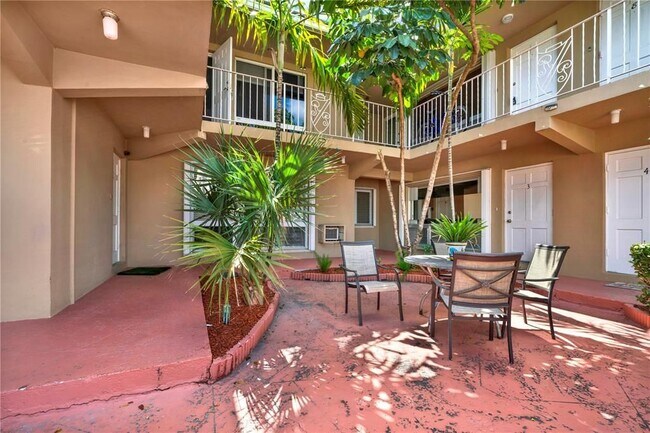 2864 NE 32nd St in Fort Lauderdale, FL - Building Photo - Building Photo