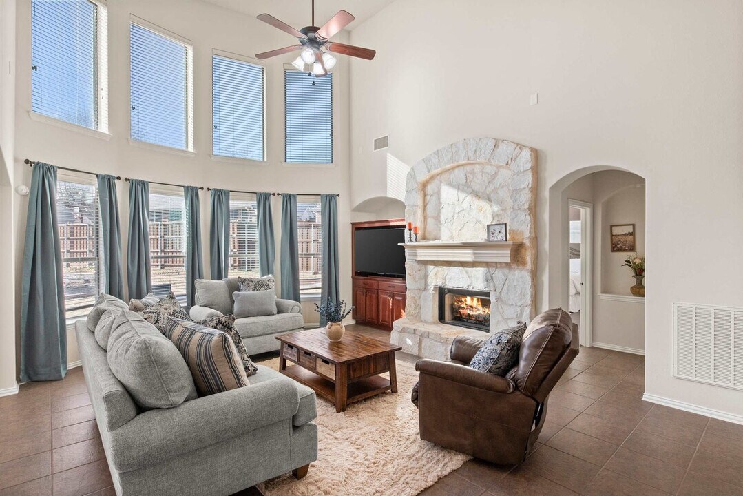 201 Barkley Dr in Hickory Creek, TX - Building Photo