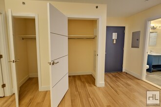 Northern Boulevard in Queens, NY - Foto de edificio - Building Photo