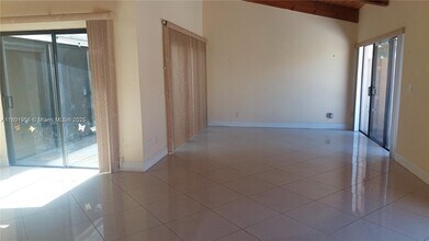 2675 Parkview Dr S in Hallandale Beach, FL - Building Photo - Building Photo