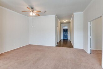 347 Creekside Way in Waxahachie, TX - Building Photo - Building Photo