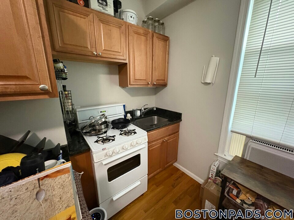 13 Pleasant St in Cambridge, MA - Building Photo